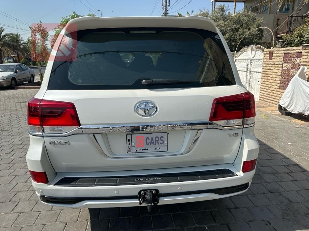 تۆیۆتا لاند کروزەر